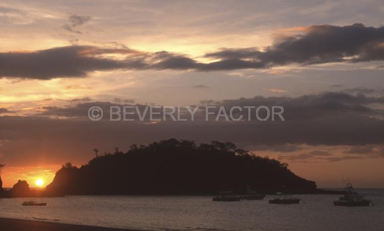 Islands;sunsets;sky;clouds;colorful;blue water;sun;yellow;red;pink;sillouettes;blue;el octal costa rica